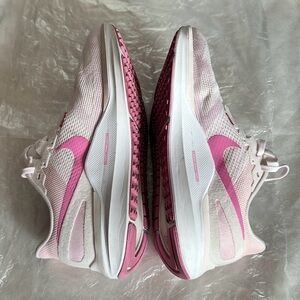 Nike Women's Pink and White Athletic Shoes 7.5 WIDE